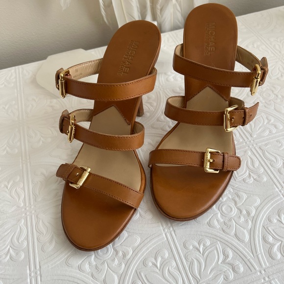 MICHAEL Michael Kors Shoes - Michael Kors Tan Leather Sandals size 9